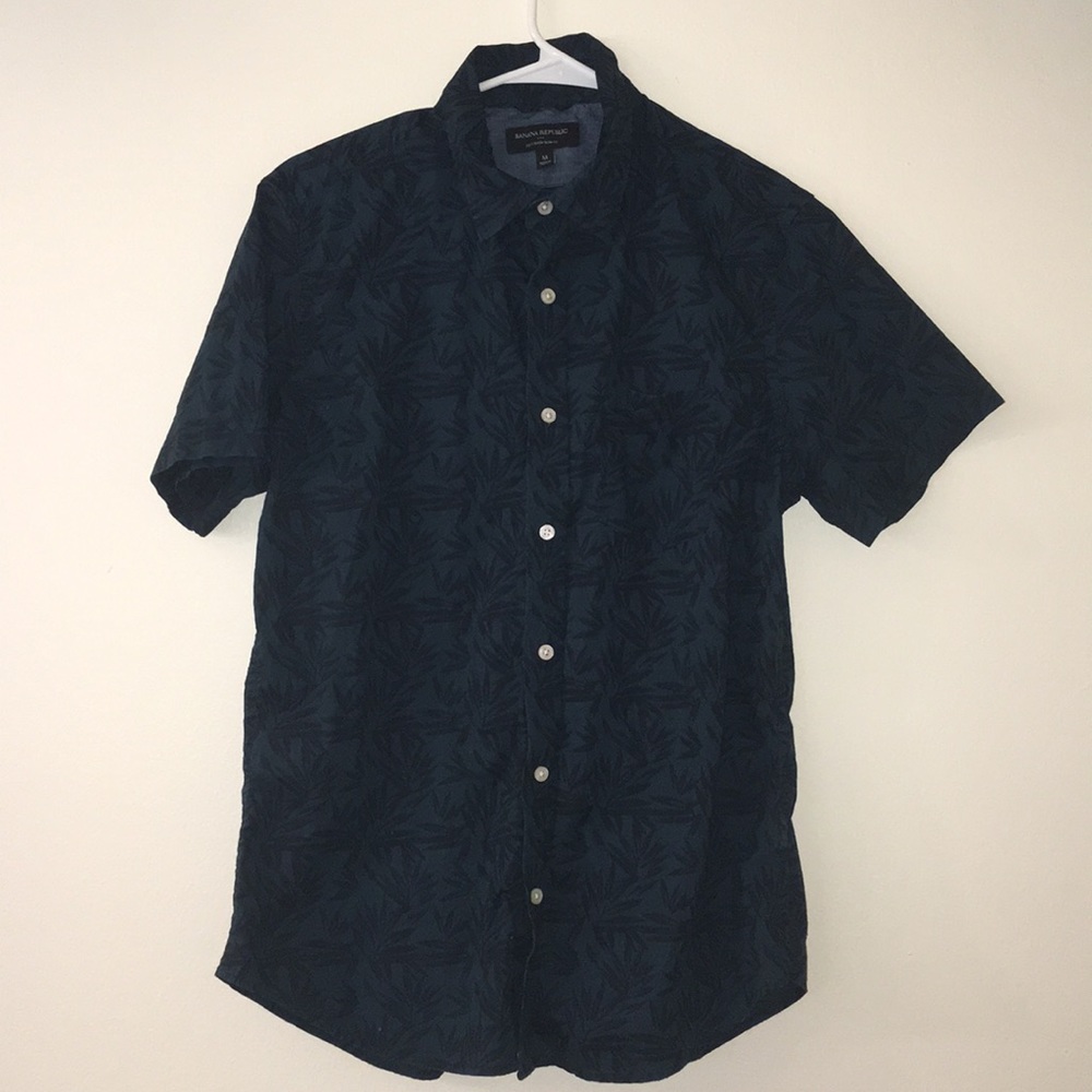 Blue leaf patterned button down short sleeve